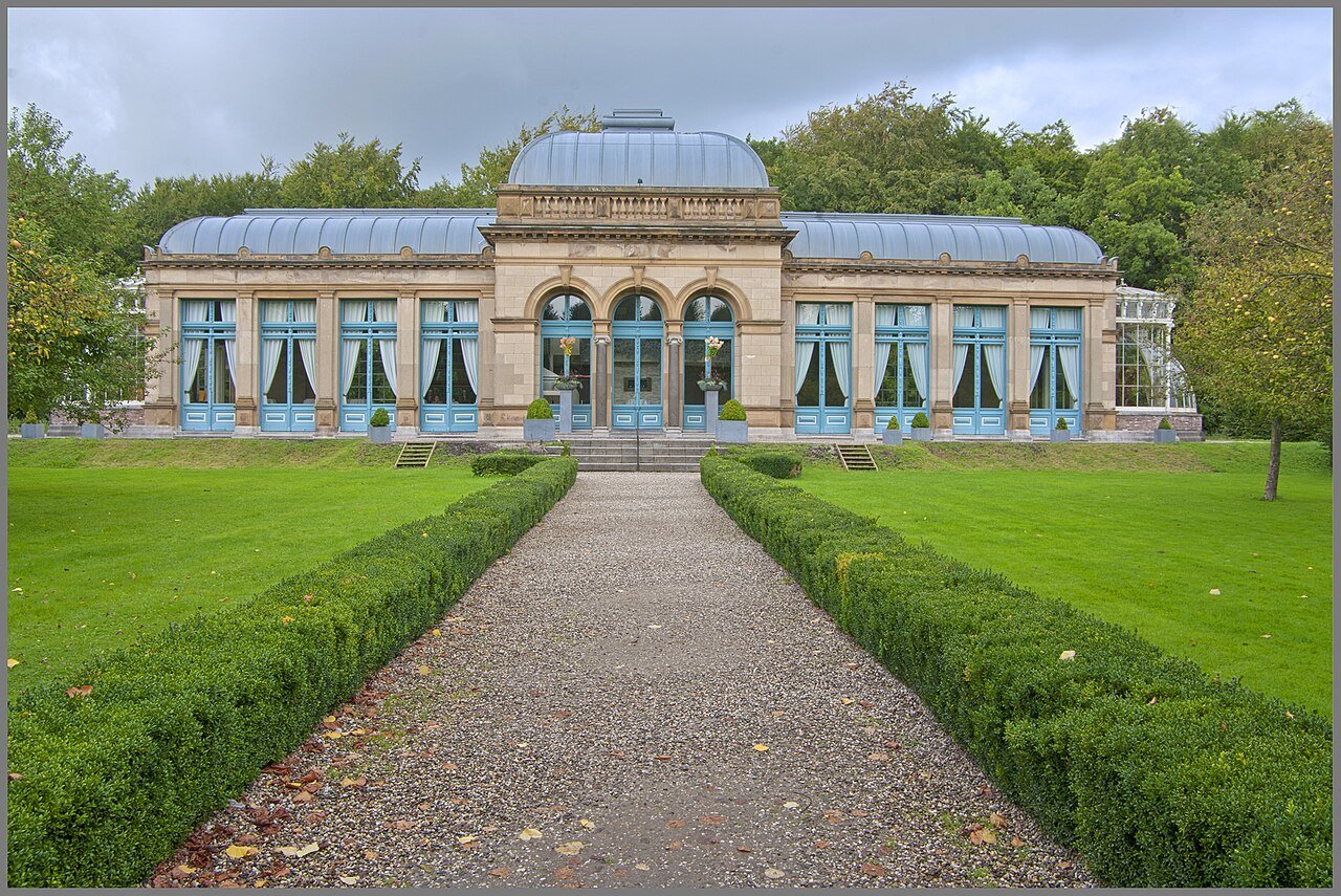 Voorgevel van Orangerie Elswout in Overveen